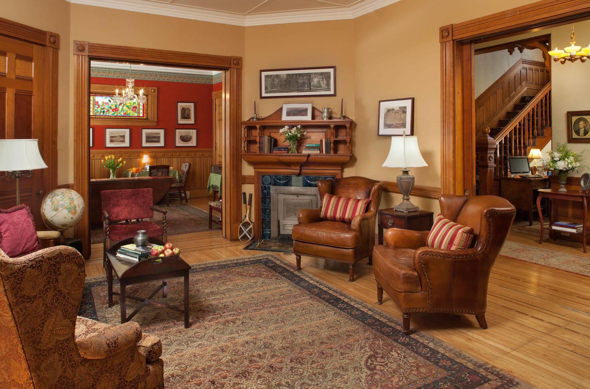 Lang House On Main Street Bed & Breakfast เบอร์ลิงตัน ภายนอก รูปภาพ