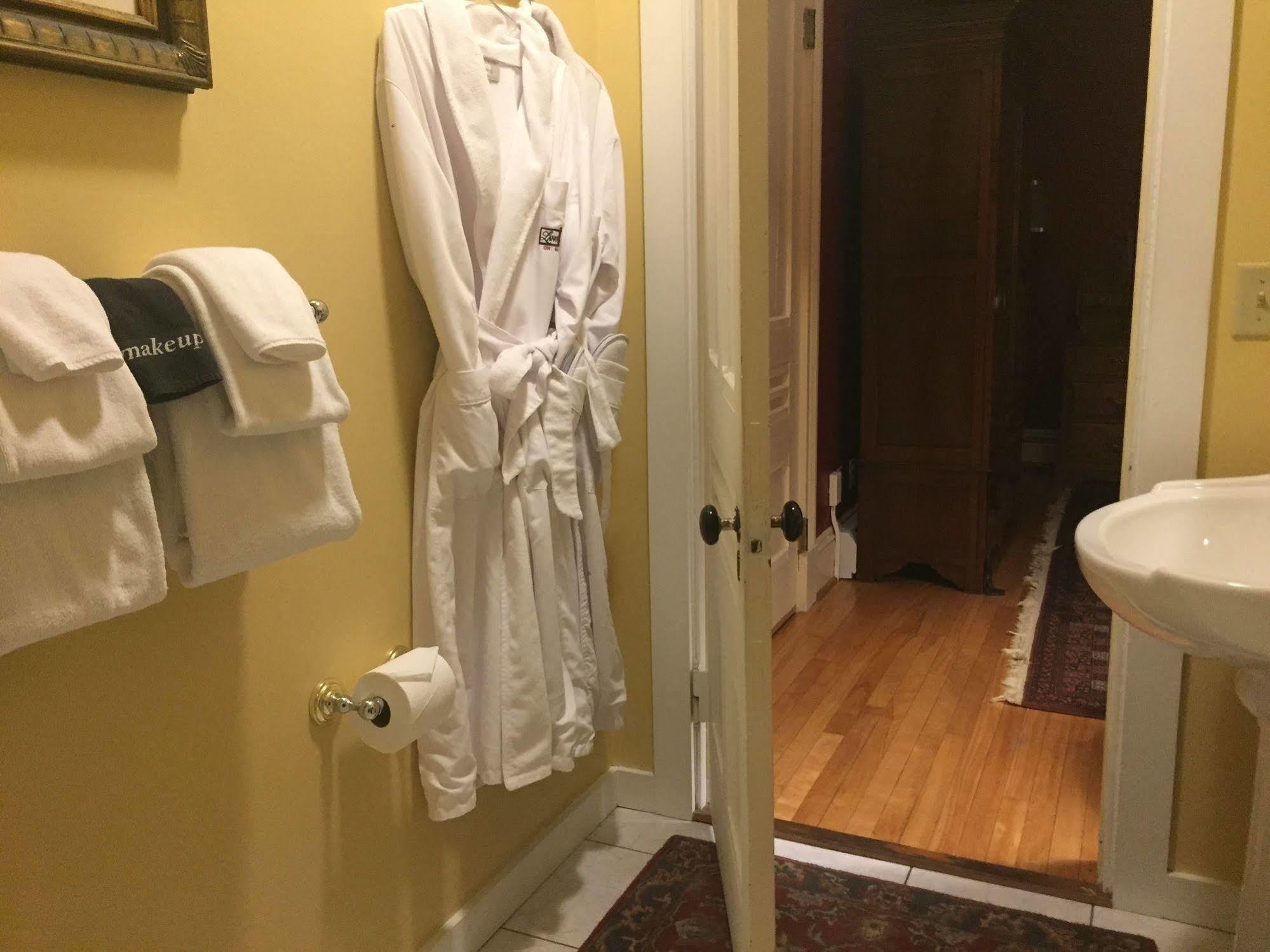 Lang House On Main Street Bed & Breakfast เบอร์ลิงตัน ภายนอก รูปภาพ
