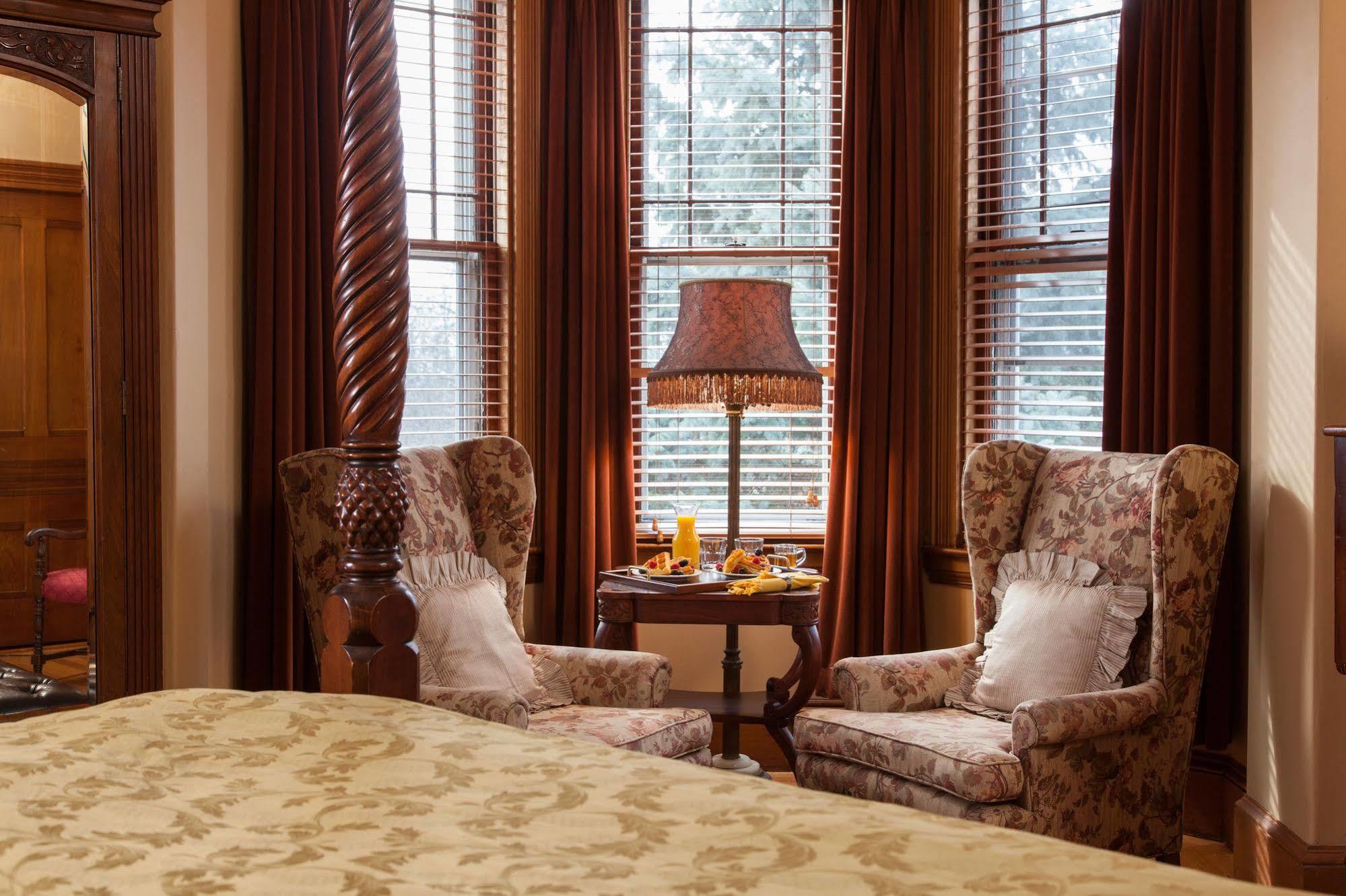 Lang House On Main Street Bed & Breakfast เบอร์ลิงตัน ภายนอก รูปภาพ